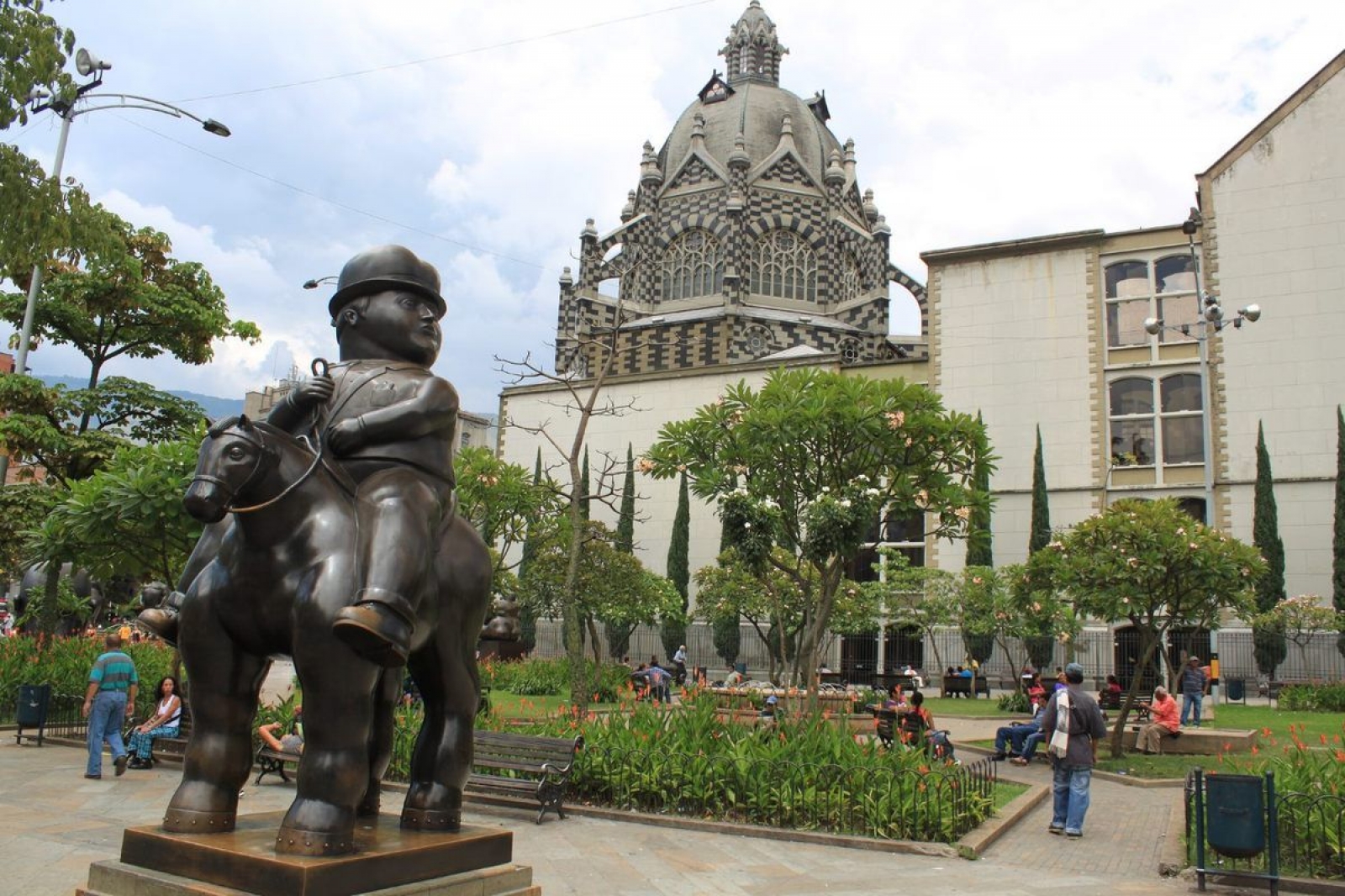 Bogotá|*|Cartagena|*|Medellín|*|Eje Cafetero|*|Tayrona Ulusal Parkı|*|San Agustín|*|Amazon Yağmur Ormanları|*|Cali|*|Villa de Leyva|*|Tatacoa Çölü|*|Su Altı Dünyası