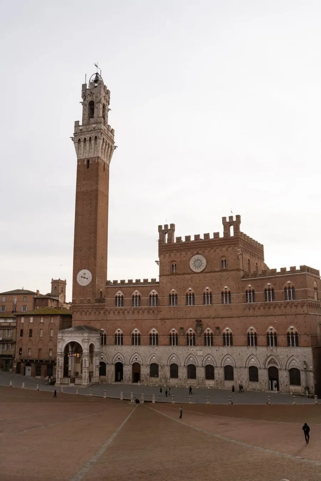  22 Nisan 2026,Çarşamba Istanbul – Bologna – COMO Castello Del Nero|*|23 Nisan 2026,Perşembe COMO Castello Del Nero|*|24 Nisan 2026,Cuma Fattoria Casa Emma  |*|25 Nisan 2026,Cumartesi Siena  |*|26 Nisan 2025,Pazar COMO Castello Del Nero – Bologna - Istanbul